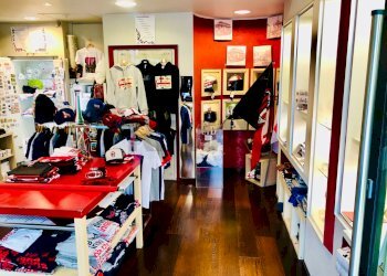 Cabina armadio - Commercial Activity Piazza Generale Armando Diaz
 
6, Milano - photo 8