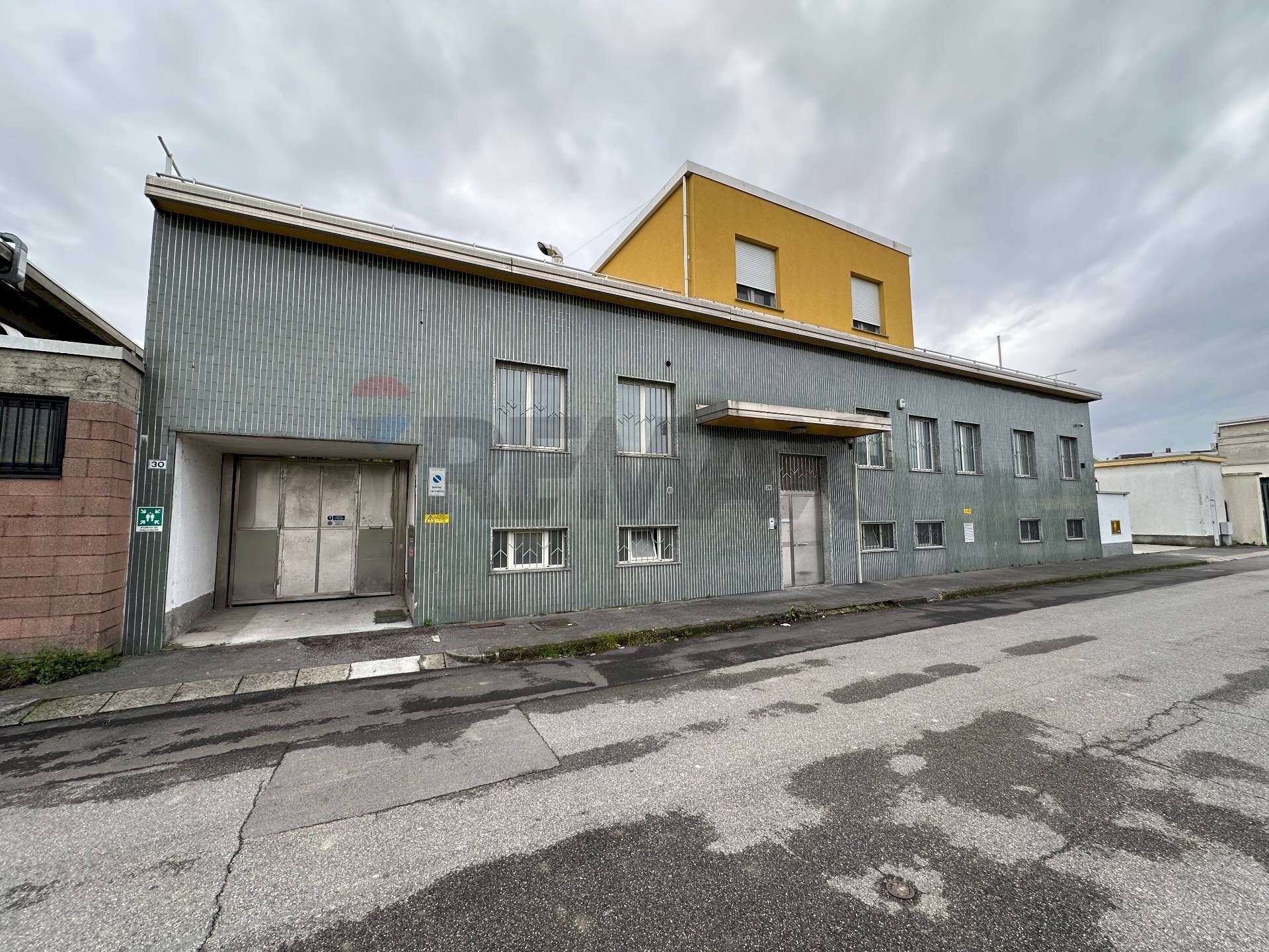 Casa all\'aperto - Capannone via Piemonte
 
26, Opera - foto 1