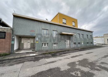 Casa all\'aperto - Capannone via Piemonte
26, Opera - foto 1