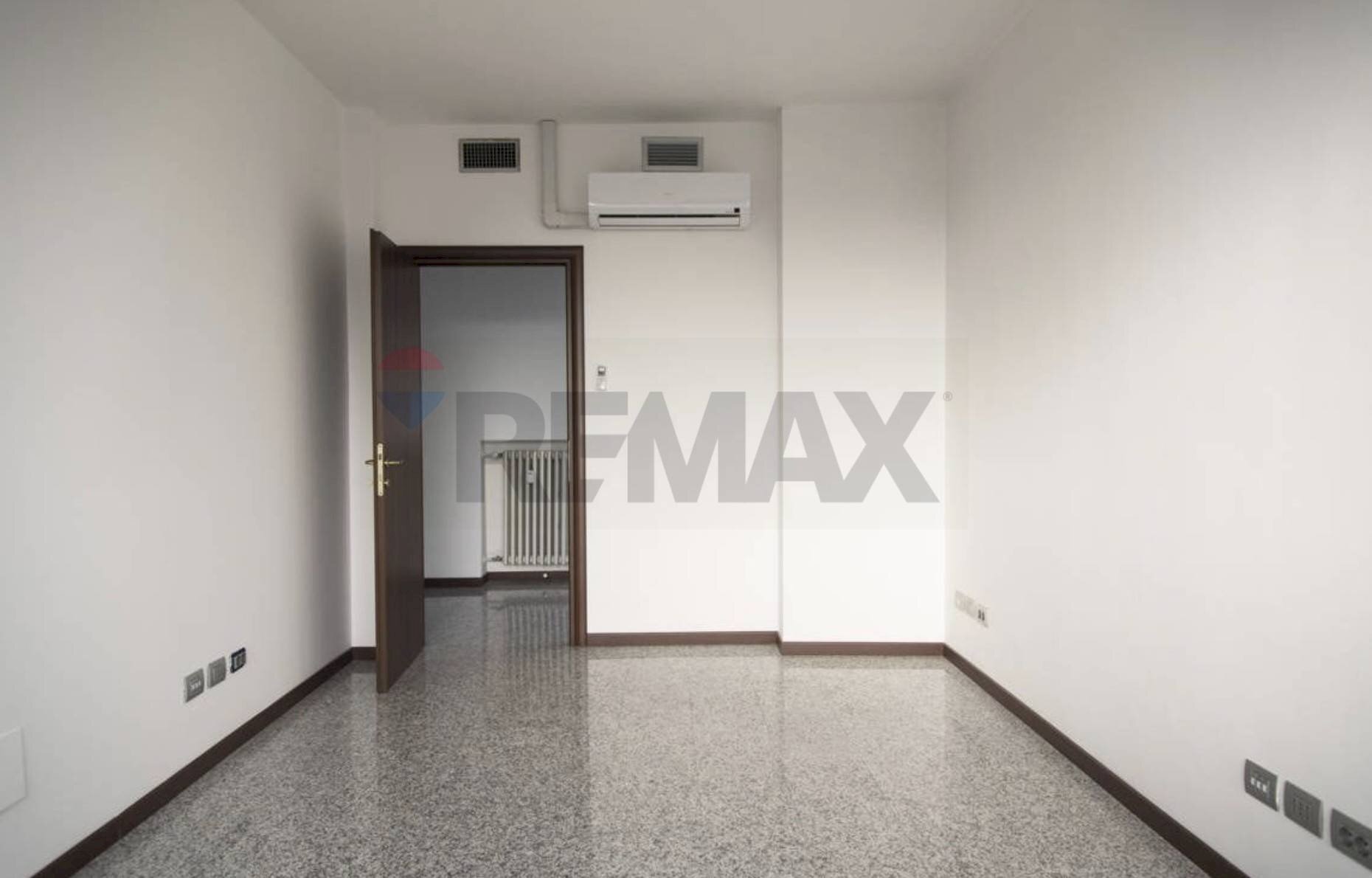 Stanza vuota - Ufficio Via Valassina
 
24, Milano - foto 1