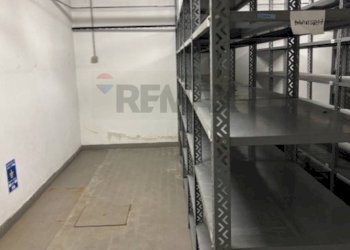 Dispensa di stoccaggio - Magazzino Via Broletto
 
30, Milano - foto 1