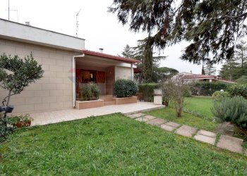 Giardino - Villa a Schiera Contrada Lagogemolo
 
56, Cassano delle Murge - foto 1