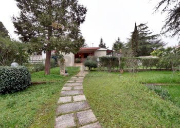 Giardino - Villa a Schiera Contrada Lagogemolo
 
56, Cassano delle Murge - foto 2