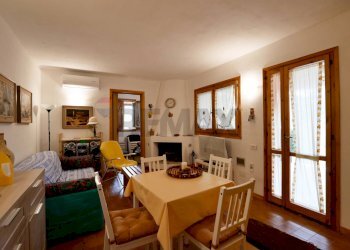 Sala da pranzo - Villa a Schiera Contrada Lagogemolo
 
56, Cassano delle Murge - foto 12