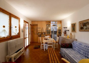 Sala da pranzo - Villa a Schiera Contrada Lagogemolo
 
56, Cassano delle Murge - foto 14