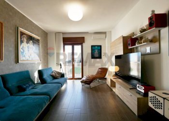 Soggiorno - Quadrilocale Via Montrone
 
47, Valenzano - foto 1