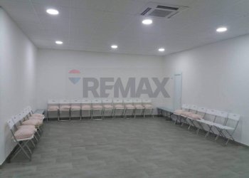 Stanza vuota - Warehouse Traversa Di Via De Viti Marco
 
13, Bari - photo 2