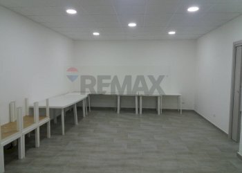 Sala da pranzo - Warehouse Traversa Di Via De Viti Marco
 
13, Bari - photo 3