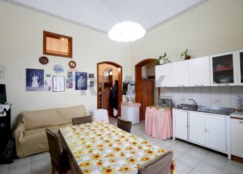 Sala da pranzo - Trilocale Via Trevisani
 
51, Bari - foto 7