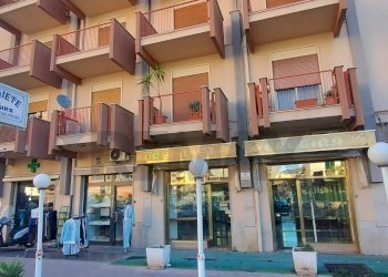 Edificio all\'aperto - Shop Via Lancia di Brolo
 
151, Palermo - photo 1