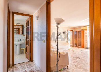 Hall / corridoio - Trilocale Via Dei Piccioni
 
13, Catania - foto 18