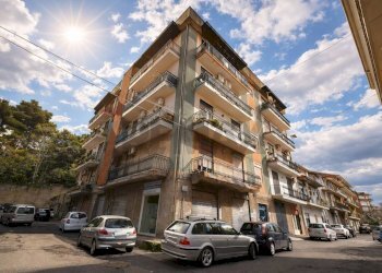 Edificio all\'aperto - Trilocale via salvatore quasimodo
 
39, Belpasso - foto 30