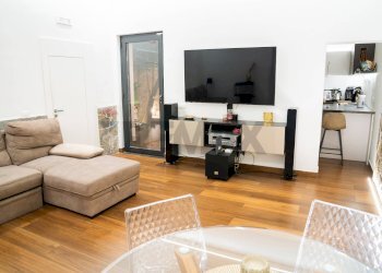 Sala da pranzo - Casa indipendente Via Francesco Macaluso
 
14, Aci Castello - foto 1