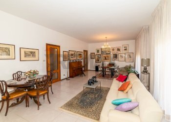 Sala da pranzo - Appartamento Via Galermo
 
105, Catania - foto 3