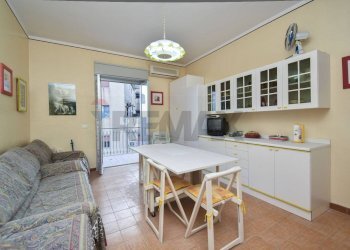 Sala da pranzo - Monolocale Via Banco Monteforte
 
15, Calatabiano - foto 8