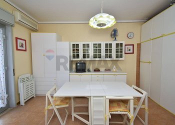 Sala da pranzo - Monolocale Via Banco Monteforte
 
15, Calatabiano - foto 17