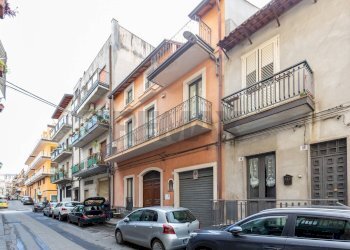 Edificio all\'aperto - Casa indipendente VIA VINCENZO BELLINI
 
42, Paterno - foto 2