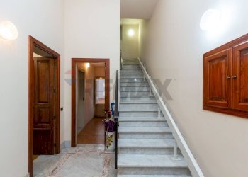 Scale - Casa indipendente VIA VINCENZO BELLINI
 
42, Paterno - foto 5