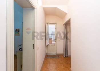 Hall / corridoio - Casa indipendente VIA VINCENZO BELLINI
 
42, Paterno - foto 8