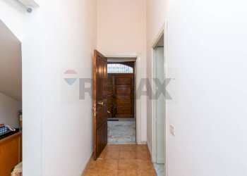 Hall / corridoio - Casa indipendente VIA VINCENZO BELLINI
 
42, Paterno - foto 10