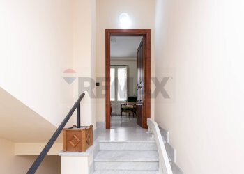 Scale - Casa indipendente VIA VINCENZO BELLINI
 
42, Paterno - foto 21