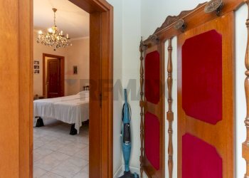 Hall / corridoio - Casa indipendente VIA VINCENZO BELLINI
 
42, Paterno - foto 31