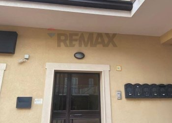 Edificio all\'aperto - Two-room apartment Via Antonio Gramsci
 
89, Gravina di Catania - photo 3