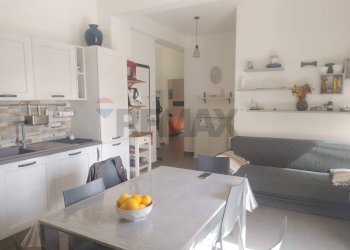 Sala da pranzo - Trilocale Via J. F. Kennedy
 
11, Sant'Agata Li Battiati - foto 3