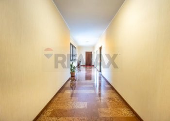 Hall / corridoio - Three-room apartment Via Delle Ande
 
10, Milano - photo 16