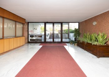 Ricezione / Lobby - Three-room apartment Via Delle Ande
 
10, Milano - photo 19