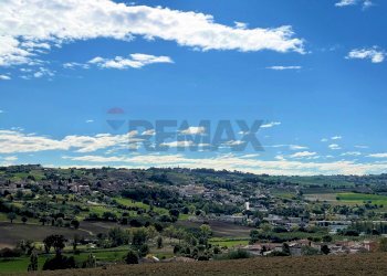 Vista delle montagne - Trilocale Serra de' Conti - foto 13