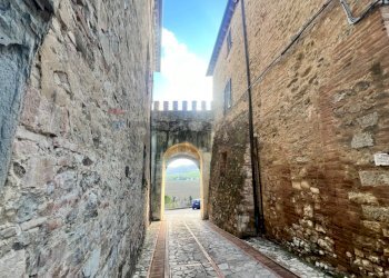 Edificio all\'aperto - Casa semi indipendente VIA DEL PRIORATO n. 8
 
8, Marsciano - foto 6