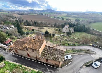 Vista delle montagne - Casa semi indipendente VIA DEL PRIORATO n. 8
 
8, Marsciano - foto 41