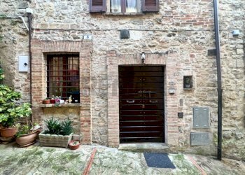 Casa all\'aperto - Casa semi indipendente VIA DEL PRIORATO n. 8
 
8, Marsciano - foto 2