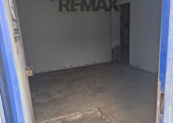 Stanza vuota - Locale Commerciale Via Industriale
 
13, Messina - foto 9