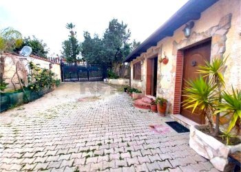 Terrazza - Casa semi indipendente Contrada Costa Pisone
 
int. 2 piano terra, Augusta - foto 1