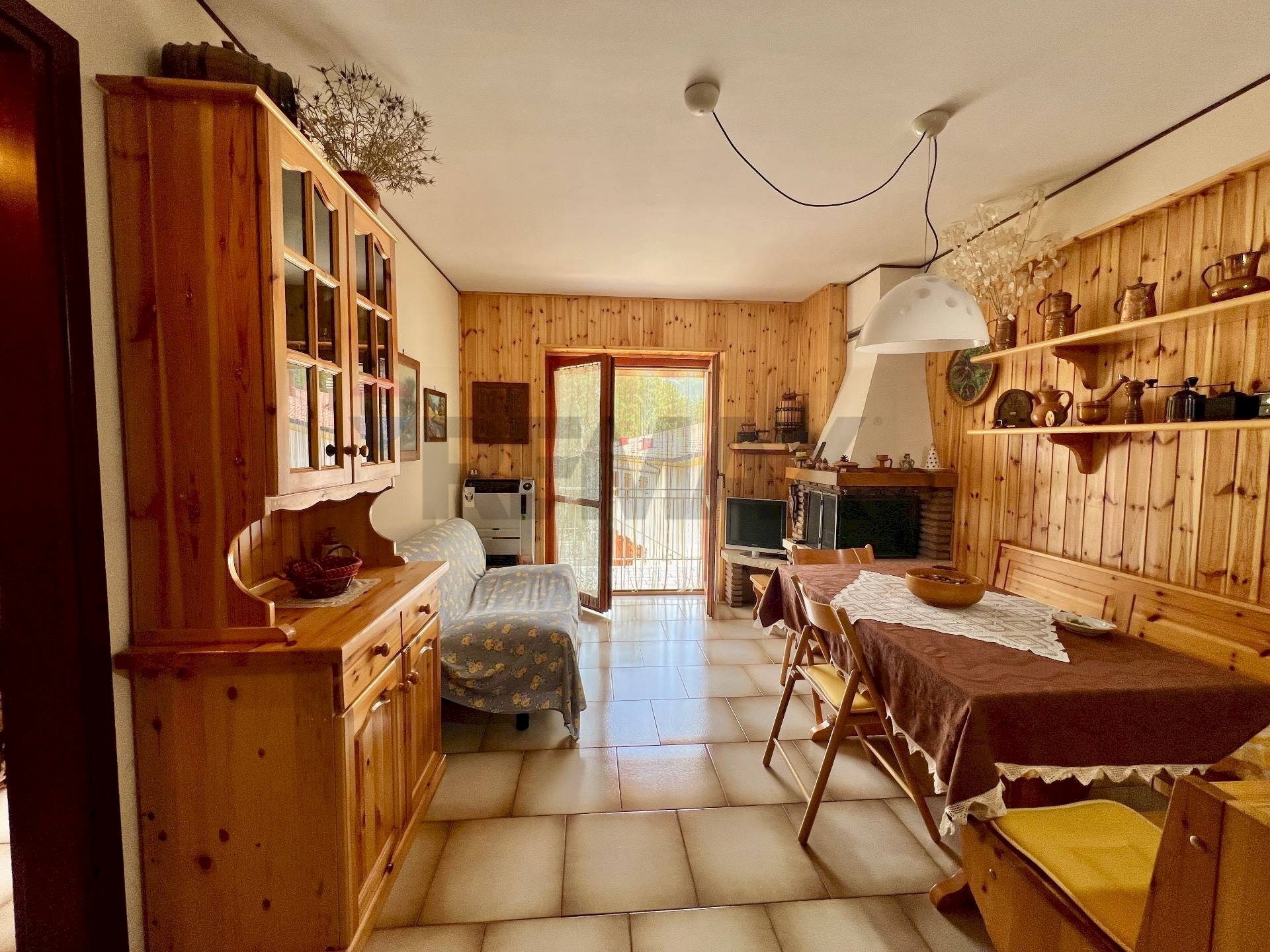 Sala da pranzo - Bilocale Via Pinete del Pizzalto
 
10, Campo di Giove - foto 2