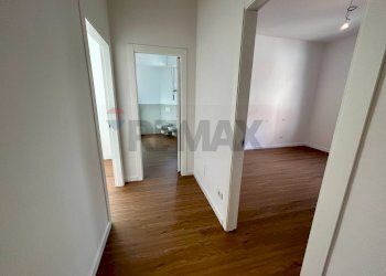 Hall / corridoio - Three-room apartment Lovere - photo 20