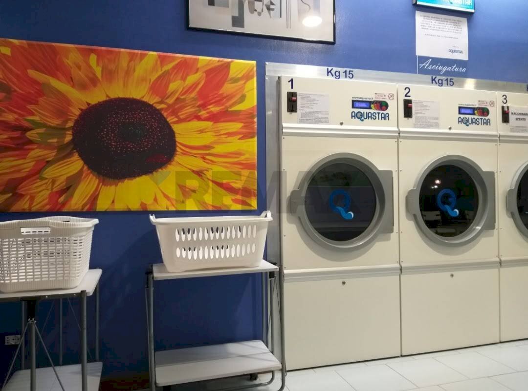 Lavanderia - Attività Commerciale via falcone
 
74, Ferrara - foto 1