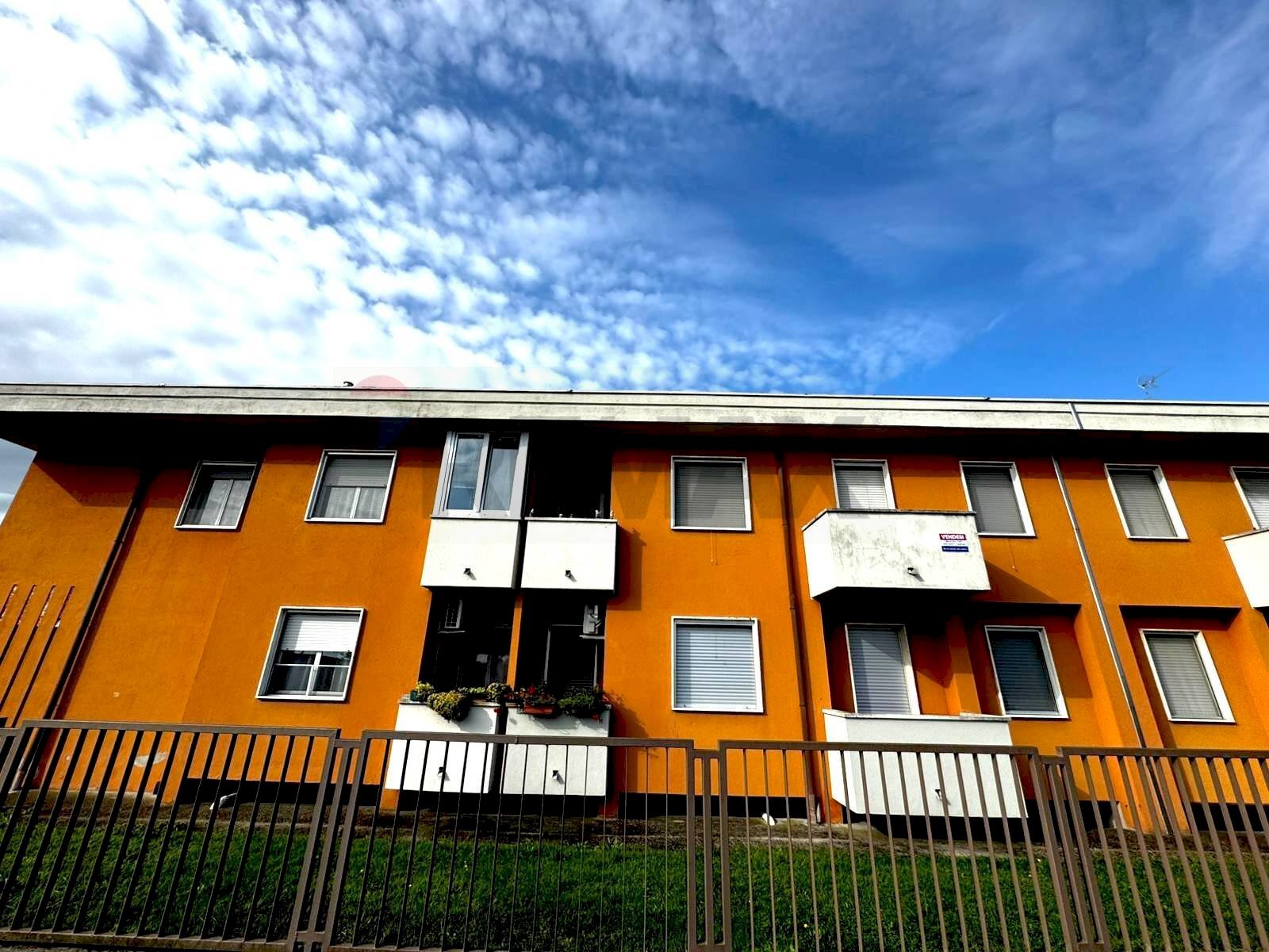 Edificio all\'aperto - Appartamento via circonvallazione
 
24, Momo - foto 1