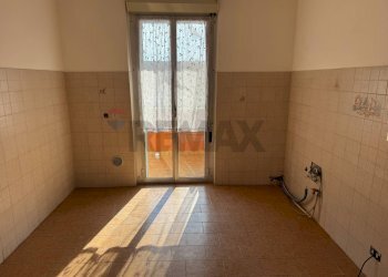 Stanza vuota - Appartamento via circonvallazione
 
24, Momo - foto 3