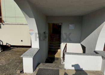 Scale - Appartamento via circonvallazione
 
24, Momo - foto 12