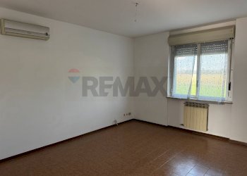 Stanza vuota - Appartamento via circonvallazione
 
24, Momo - foto 15