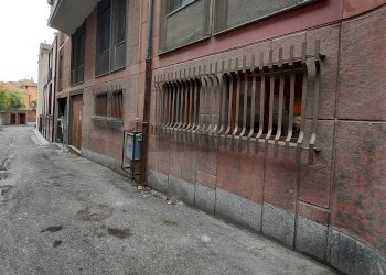 Edificio all\'aperto - Locale Commerciale Viale Libertà
 
21, Pavia - foto 12