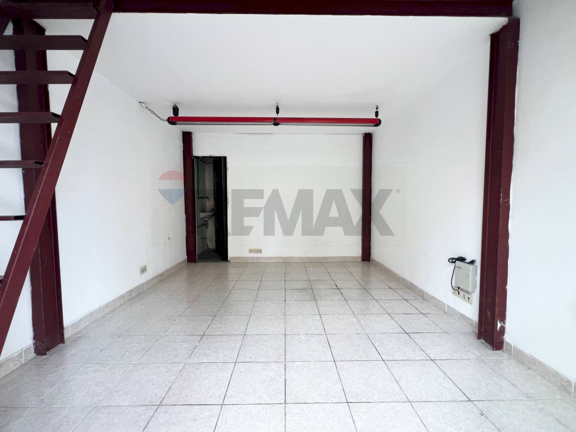 Stanza vuota - Commercial Premises Via Taranto
 
140, Roma - photo 3