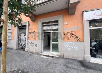 Edificio all\'aperto - Commercial Premises Via Taranto
140, Roma - photo 2