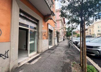 Edificio all\'aperto - Commercial Premises Via Taranto
140, Roma - photo 24