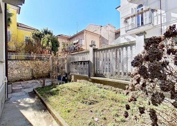 Casa all\'aperto - Quadrilocale VIA CARLO RAINOLDI
 
24, Varese - foto 5