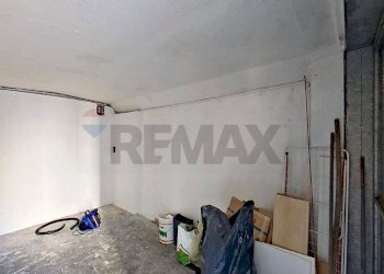 Stanza vuota - Quadrilocale VIA CARLO RAINOLDI
 
24, Varese - foto 35