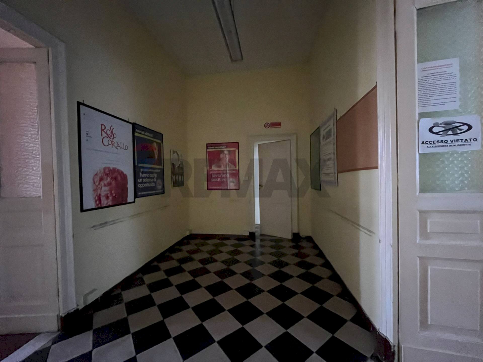 Hall / corridoio - Three-room apartment Viale Margherita
 
51, Napoli - photo 3
